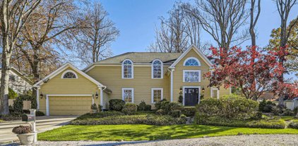14635 Crossway Rd, Rockville