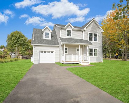 263 Elm Road, Mastic Beach