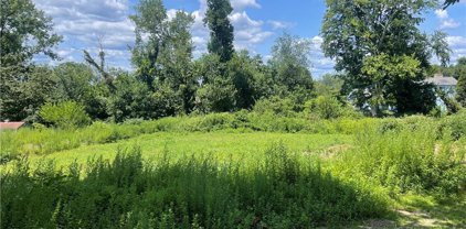 104 Damascus Road, Branford