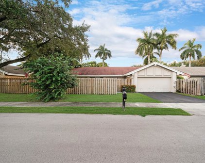 24 Forest Cir, Cooper City