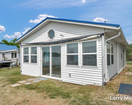 16389 Bass Lake Avenue NE, Gowen