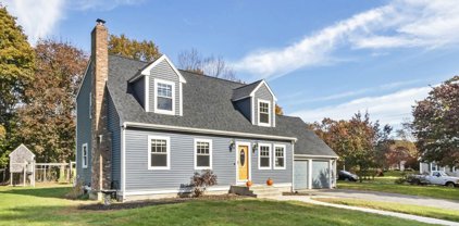 135 Deanville Rd, Attleboro