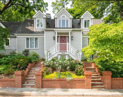 619 Laura Dr, Falls Church