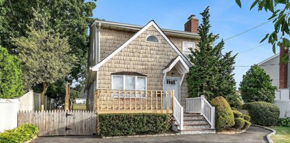 104 Lockwood Avenue, Farmingdale
