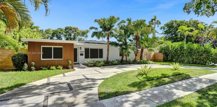 2055 Alamanda Dr, North Miami