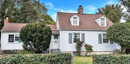 5801 Wyngate Dr, Bethesda