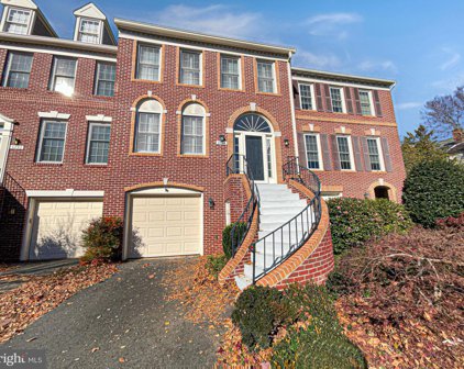 6888 Mclean Province Cir, Falls Church