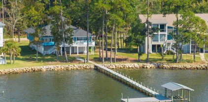 4532 Bayside Dr, Milton