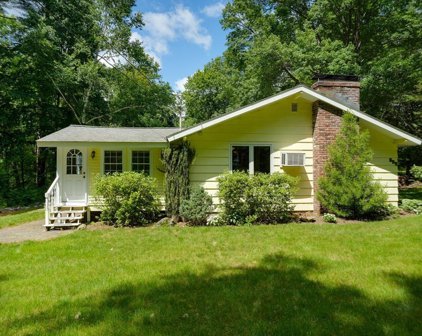 437 Taylor Rd, Stow