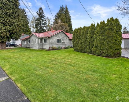 813 8th Street NW, Puyallup