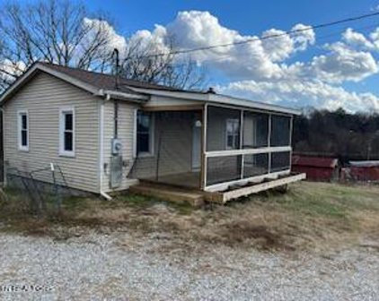 320 Welcome Lane, Strawberry Plains
