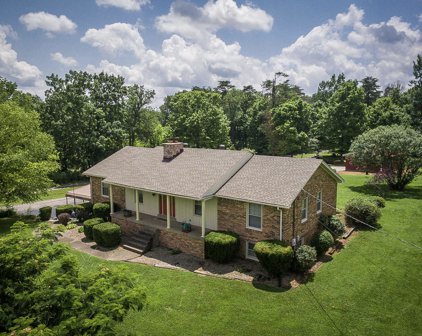 2736 Armstrong Ln, Mt Washington
