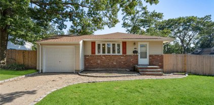 46 Elliot Street, Islip