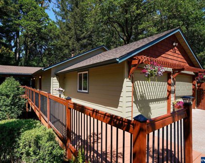 1965 NW Woodland Dr