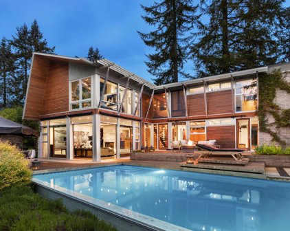 4229 Sunset Boulevard, North Vancouver