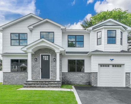 103 Florence Drive, Syosset