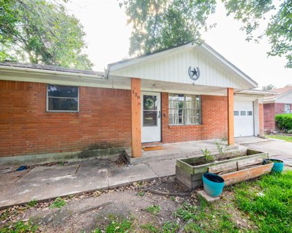 129 W 3rd Street, Deer Park