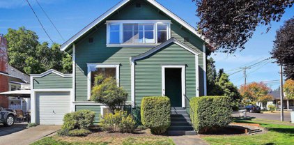 906 Maple St, Albany