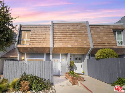 1155  11th St Unit 6, Manhattan Beach
