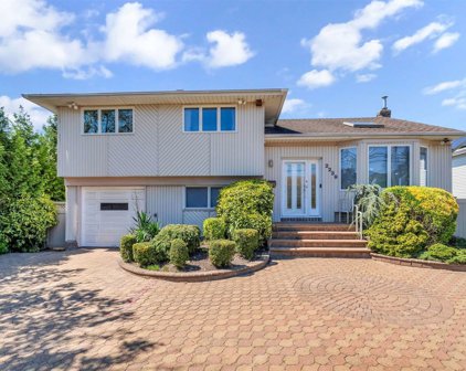 2239 Legion Street, Bellmore