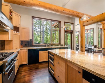 8589 Drifter Way, Whistler