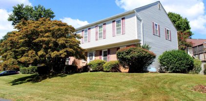 5076 Queens Wood Dr, Burke