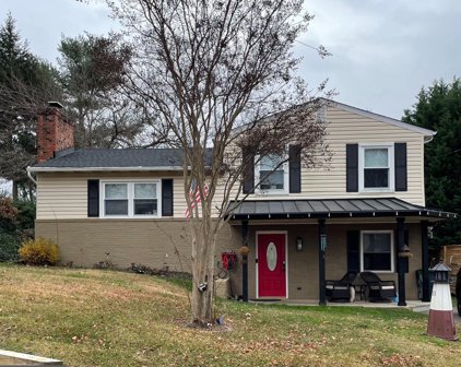 1095 Crestview Dr, Annapolis