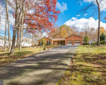 8515 Thomas Dr, Manassas