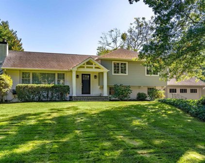 6 Salem Ridge Drive, Huntington