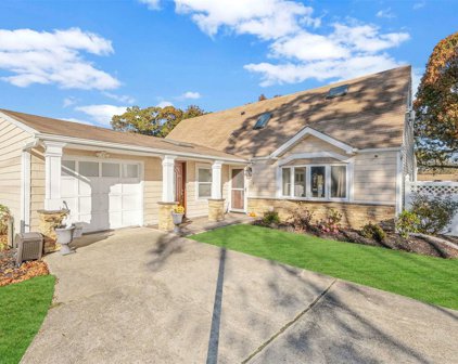 1679 Spur Drive, Central Islip