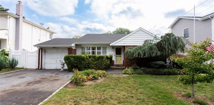 1073 Little Whaleneck Road, Merrick