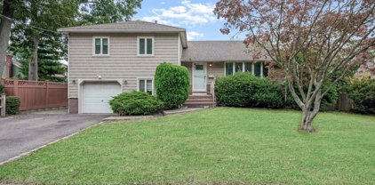 442 Unqua Road, Massapequa