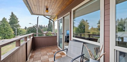 13433 Roosevelt Way N Unit #302, Seattle