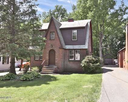 212 Menands Road, Loudonville