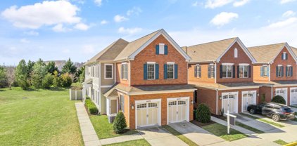 44133 Peirosa Ter Unit #404, Chantilly