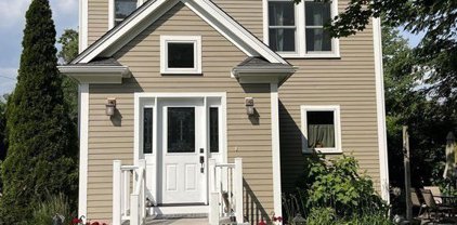 42 Sycamore Rd, Wayland
