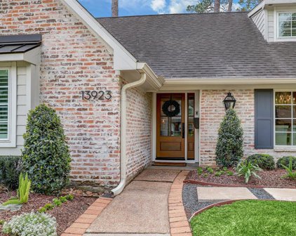 13923 Pebblebrook Drive, Houston