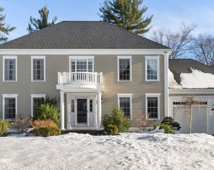 16 Little Pond Road, Northborough