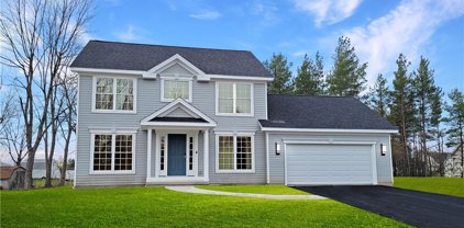 8 Greenspring Court, West Seneca