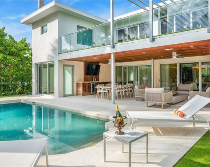 110 Venetian Way, Miami Beach