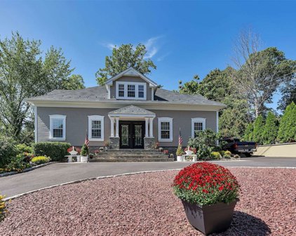 12 Blydenburg Avenue, Smithtown