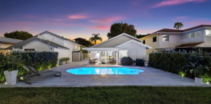 533 Lakeside Cir, Sunrise