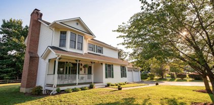 702 W Holly Ln, Purcellville