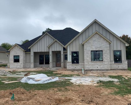 668 Dela Cruz, Winnsboro