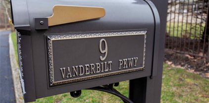9 Vanderbilt Parkway, Dix Hills