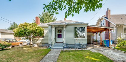 704 W 23RD ST, Vancouver