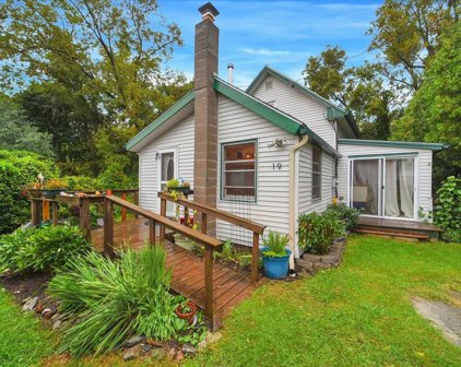 19 Railroad Lane, Shelburne