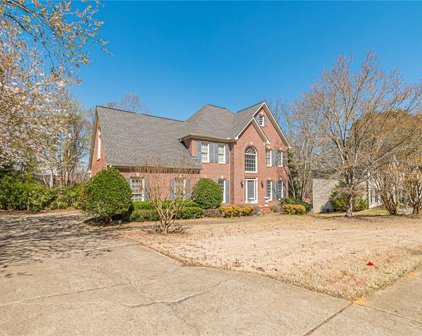 100 Penwick Drive, Roswell