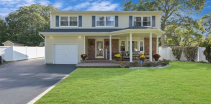 18 Fairway Lane, Ronkonkoma