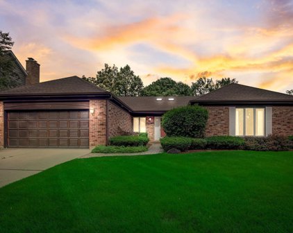 2192 N Charter Point Drive, Arlington Heights
